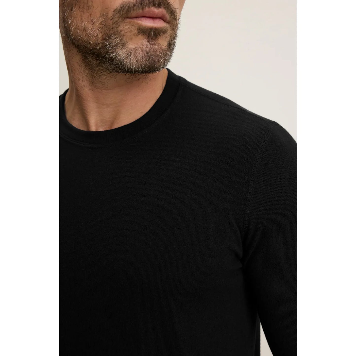 Velvet Men Becker Crew in Black