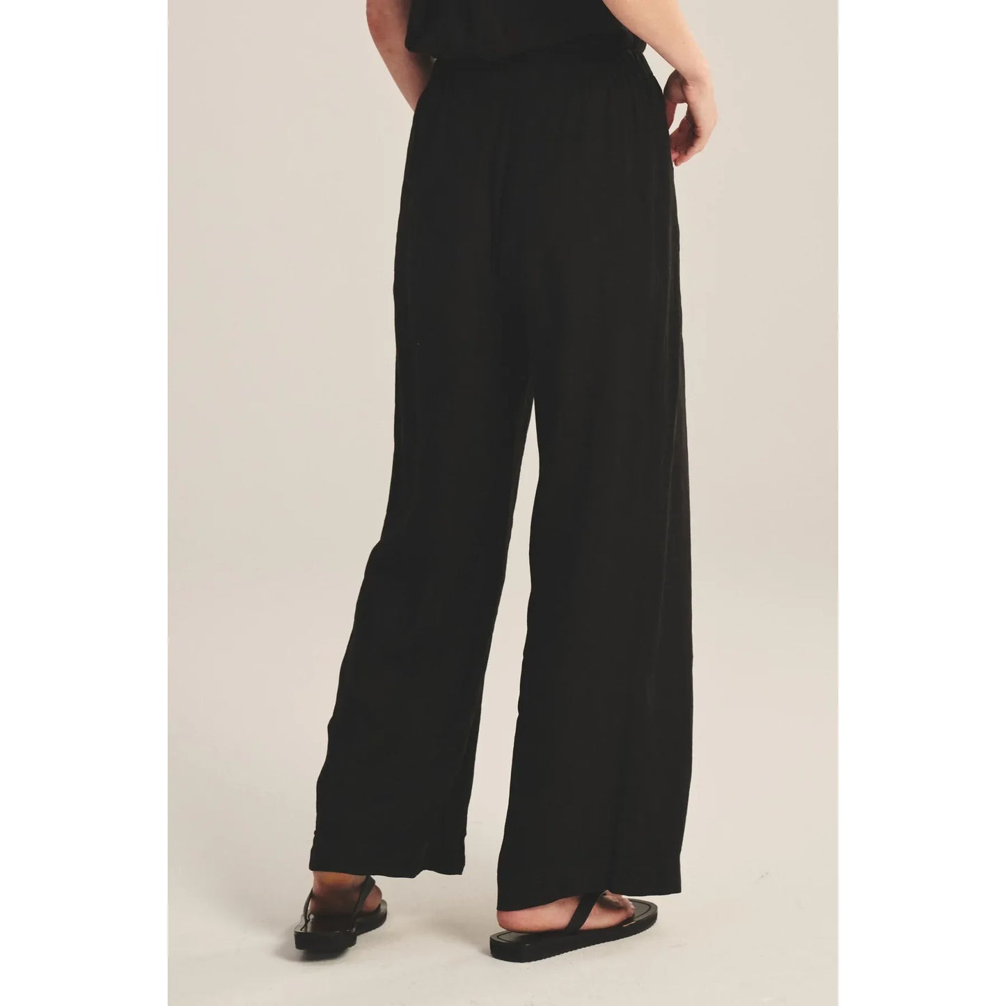 Velvet by Graham & Spencer Lola Linen Pant in Black