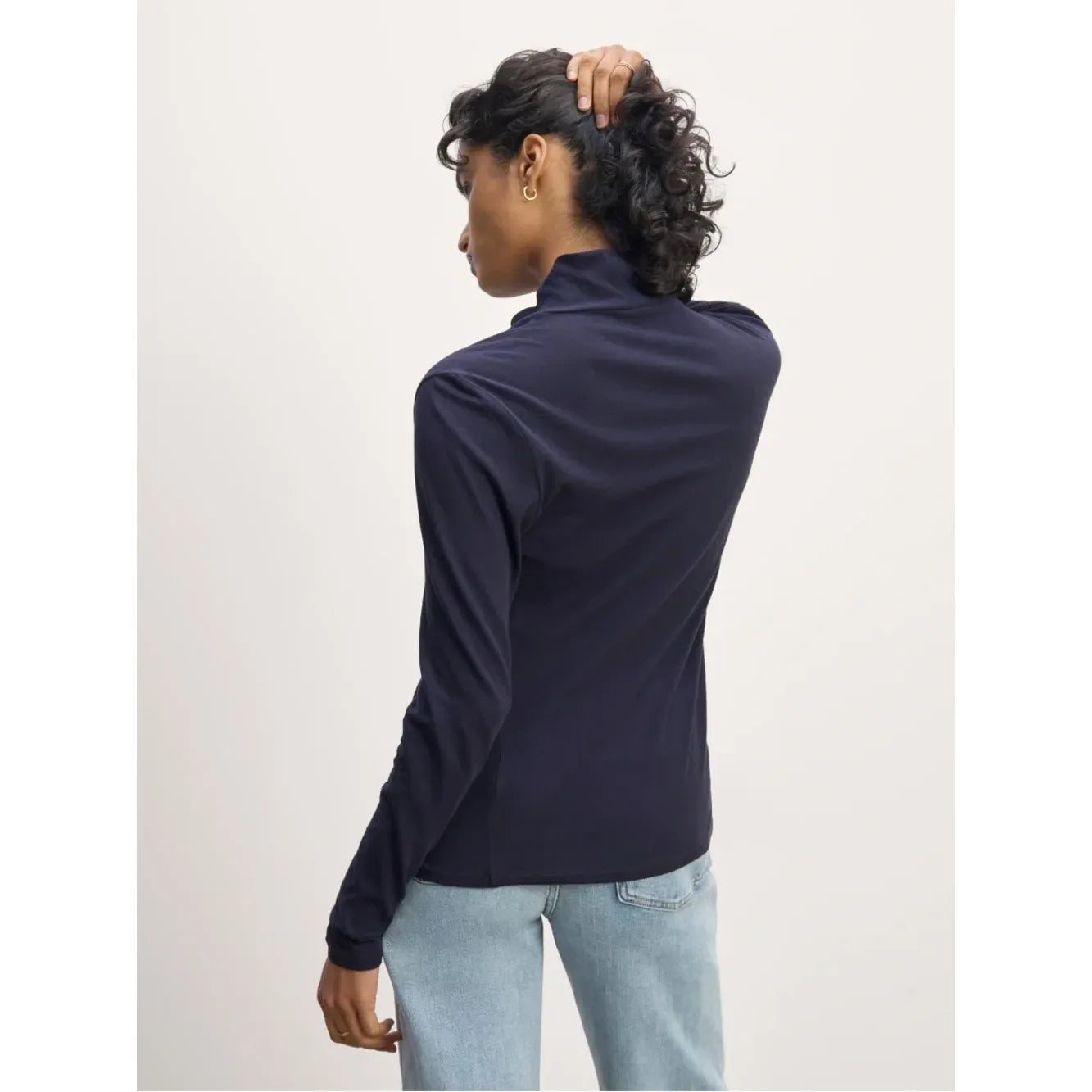 Everlane The Air Turtleneck in Navy
