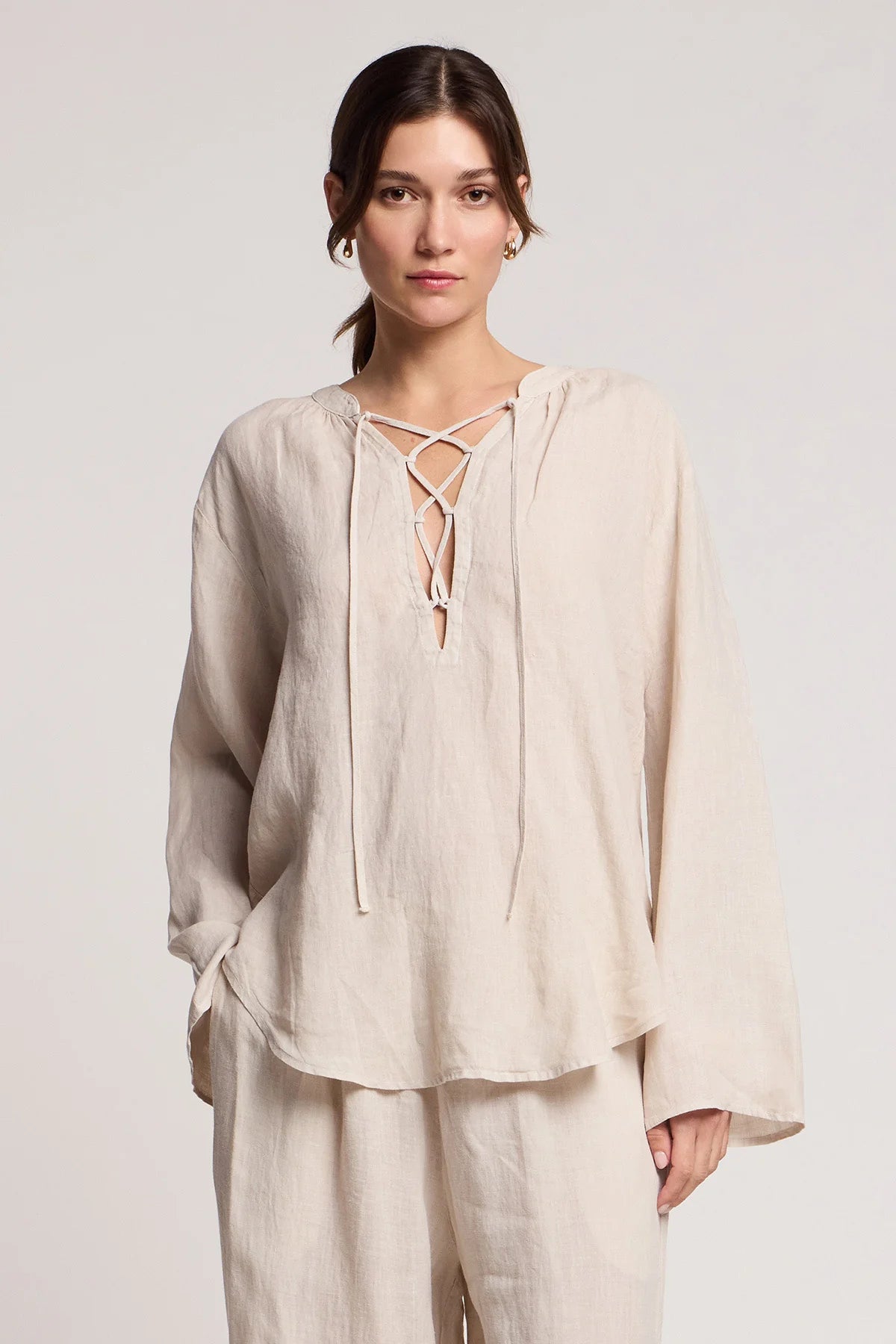 Velvet by Graham & Spencer Salma Linen Top in Cobble